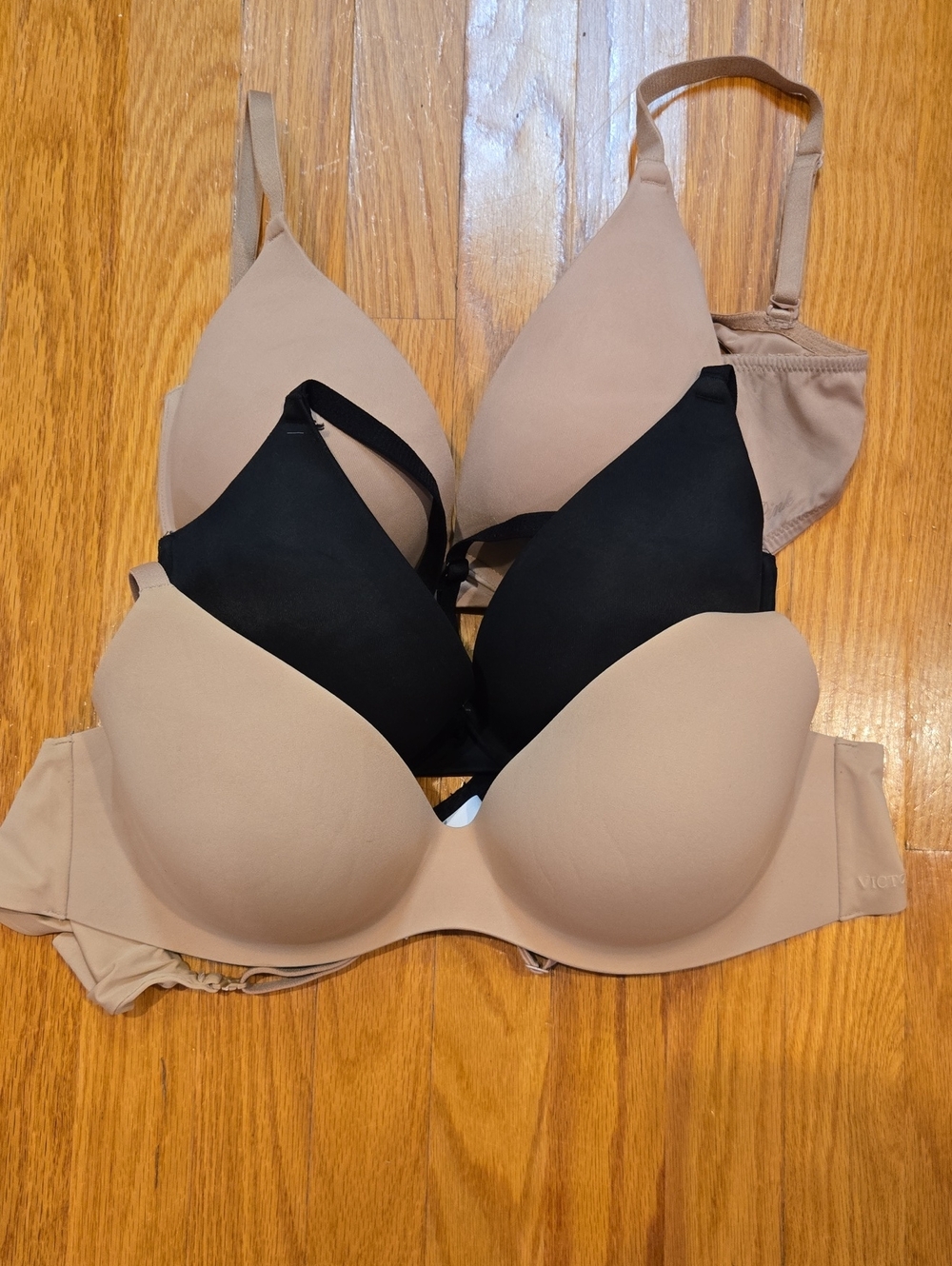 Victoria's Secret Nude and Black Seamless T-Shirt Bras - 3-Pack